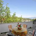 Apartments Vrbnik 아파트 *