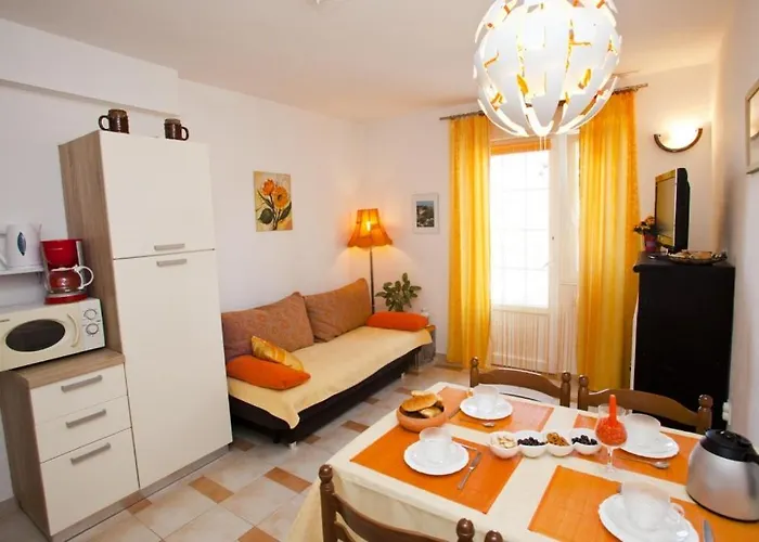 Apartments Vrbnik 公寓