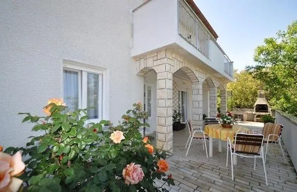 Apartments Vrbnik 公寓 瓦比尼科