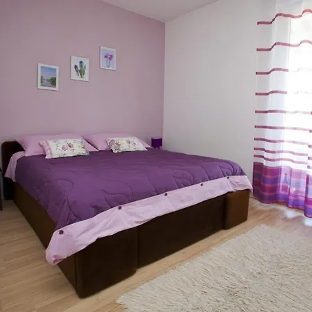 Apartments Vrbnik Vrbnik (Primorje-Gorski Kotar)