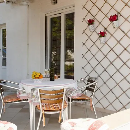 Apartments Vrbnik * Vrbnik (Primorje-Gorski Kotar)