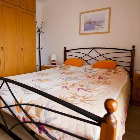 Apartments Vrbnik Vrbnik (Primorje-Gorski Kotar)